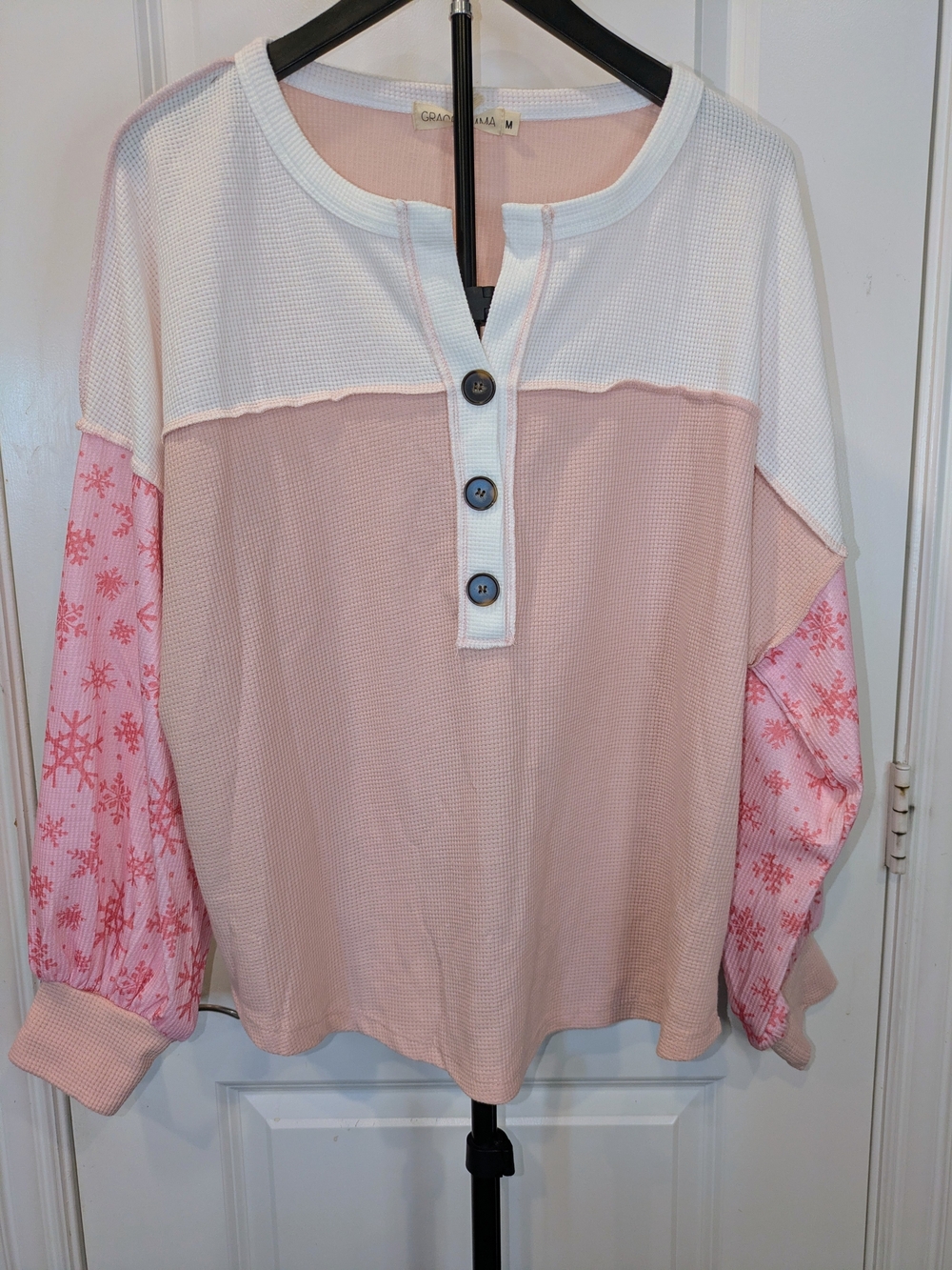 NWT Grace + Emma Pink Snowflake Waffle Henley Top M Winter